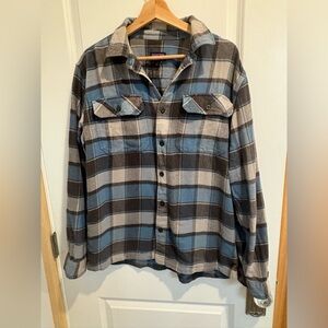 Patagonia Men’s Organic Cotton Midweight Flannel Button Up Size Medium